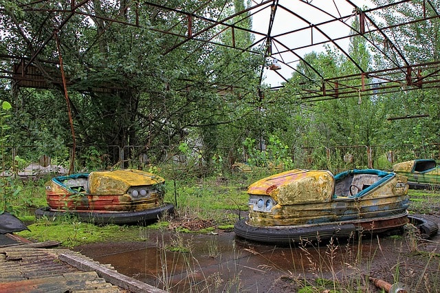 Parc d'attraction près de la centrale Tchernobyl en Ukraine. Tendance du tourisme noir