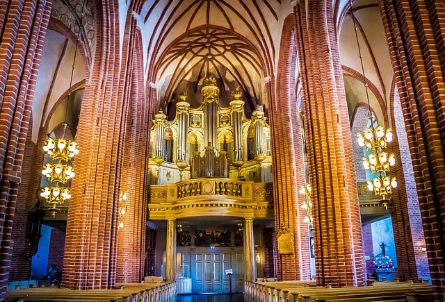 L'architecture de l'intérieur d'une église à Stockholm.